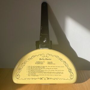 Vintage MIRRO Omelet Maker with Recipe Print Butter Yellow